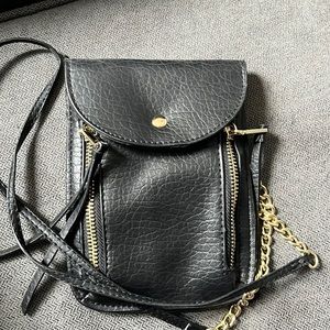 Cellphone crossbody